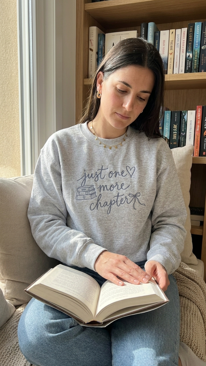 Sudadera Just One More Chapter